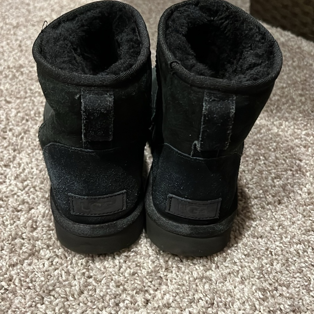 uggs - Picture 2 of 4
